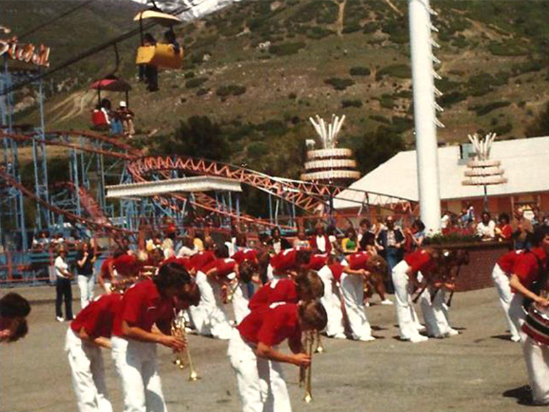Lagoon Show Band performing near Jet Star 2 in 1980. Photo: Lynette Johnson