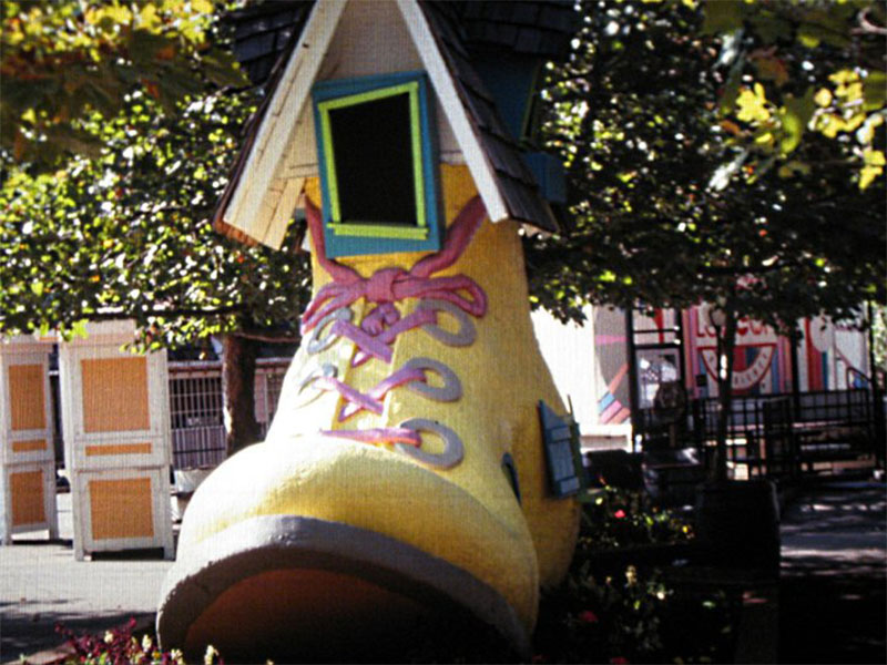 The Old Woman's Shoe with the Carousel Theater in the background, 1991. Photo courtesy of Lagoon