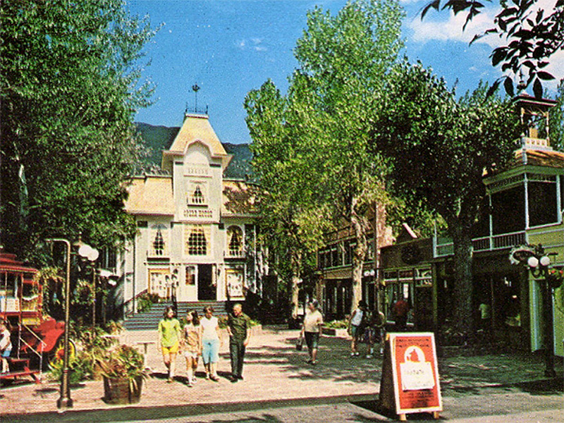 Promotional photo of Opera House Square.