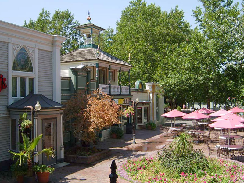 View of the square from the Opera House steps in2007. Photo: B. Miskin