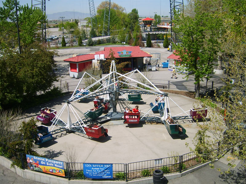 Space Scrambler as seen from the Sky Ride. Photo: B. Miskin