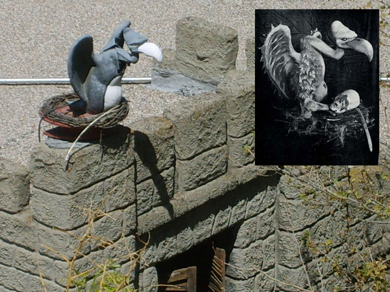 The vulture on top of the castle, compared to one from the manufacturer's catalog in the 1960s. Photo: B. Miskin