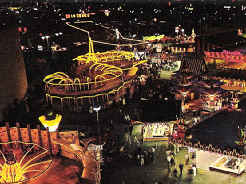 From a postcard of the fair at night. Wild Mouse is at the top.