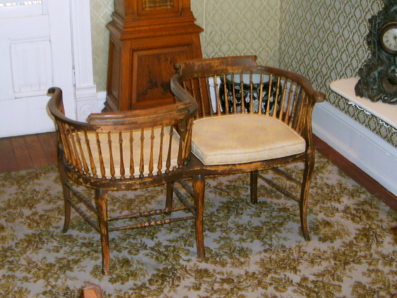 Tête-à-tête chair in the Clock Shop. Photo: B. Miskin