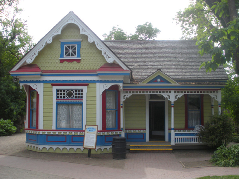 The Gingerbread House with an oddly-patriotic color scheme in 2014. Photo: B. Miskin