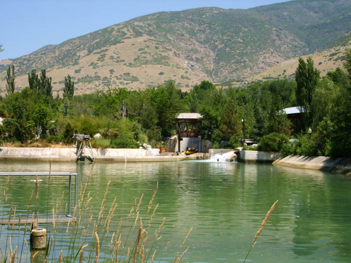 Rattlesnake Rapids visible from the Stagecoach at the south end of the reservoir. Photo: B. Miskin