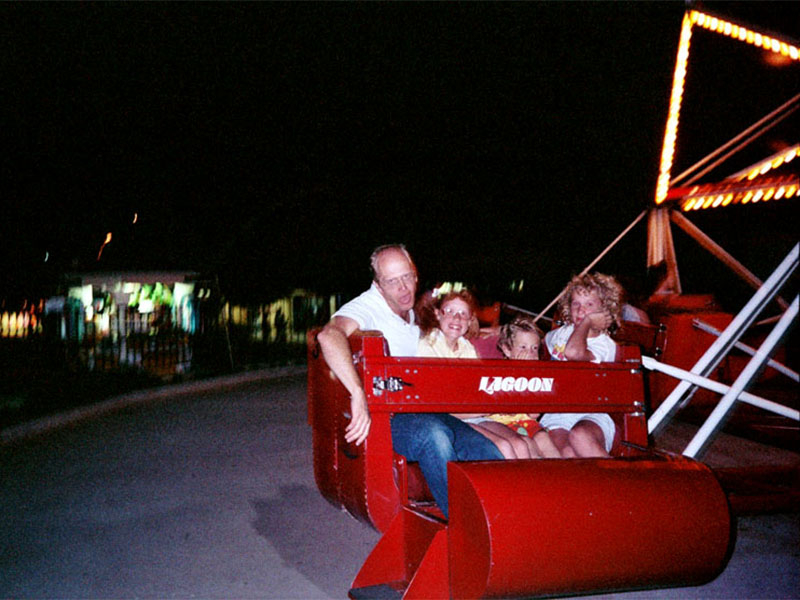 Space Scrambler at night in 1988. Photo: N. Miskin