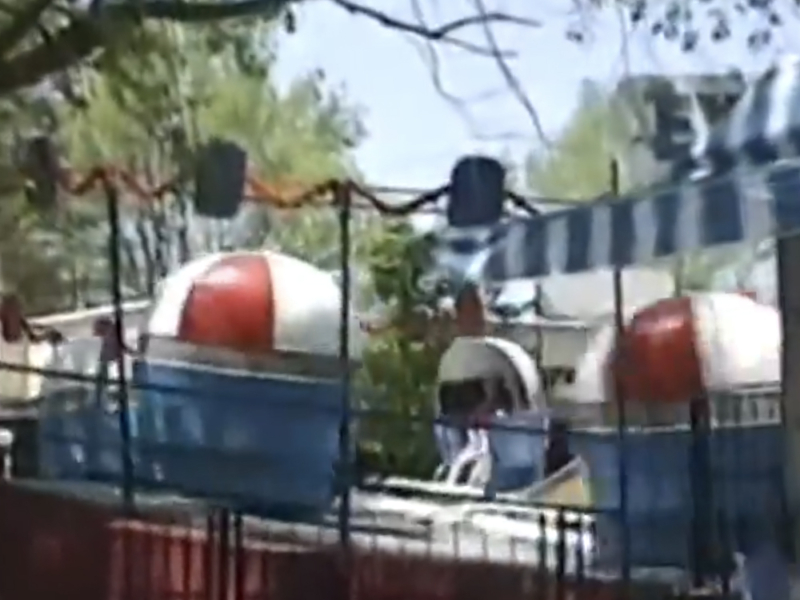 Tilt-A-Whirl in May 1997, from a video by Armindo Souza.