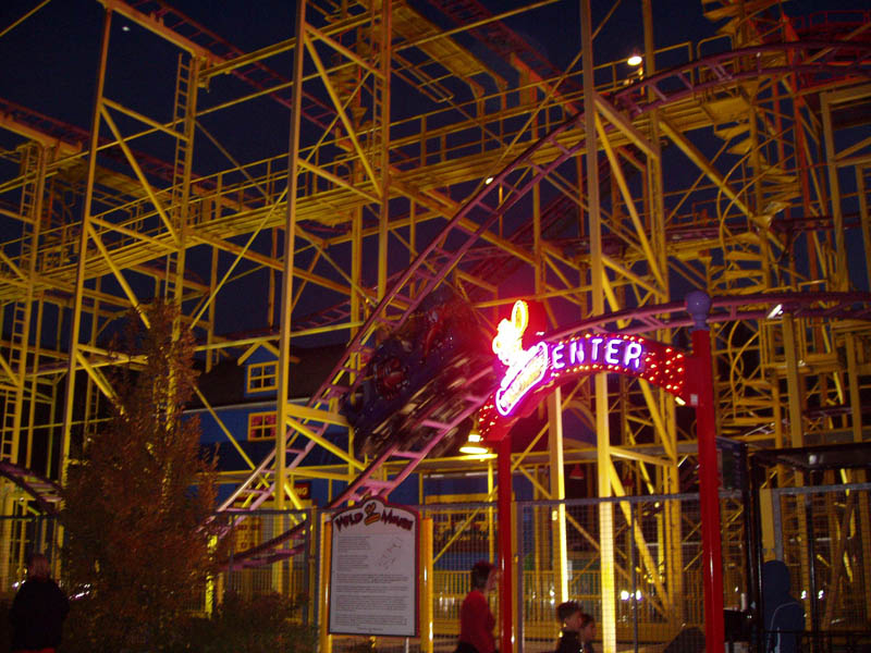 Wild Mouse entrance at night in 2005. Photo: B. Miskin