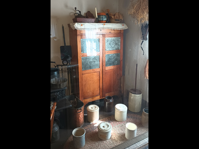 Kitchen display in the Bingham Cabin. Photo: B. Miskin