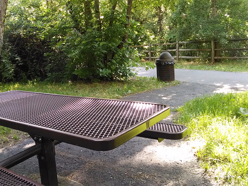 One of several picnic areas along the Lagoon Trail. Photo: B. Miskin