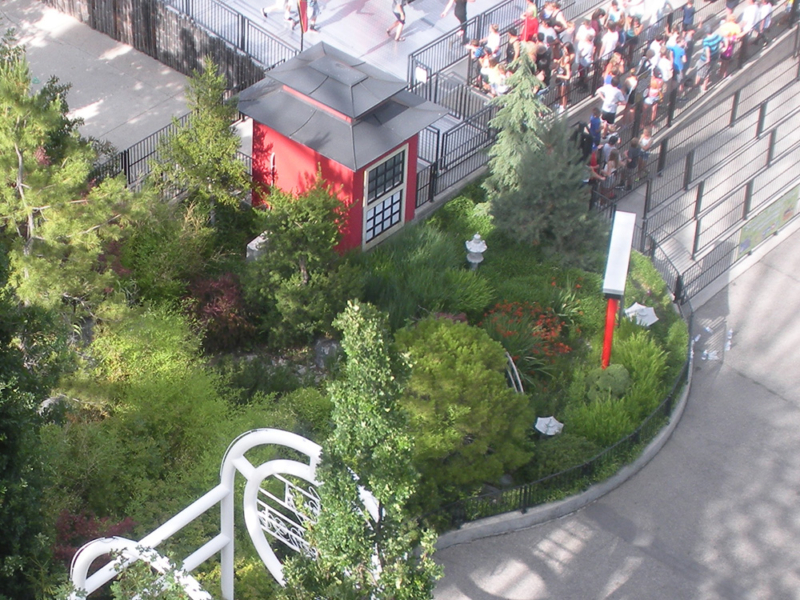 Garden in front of Samurai, 2014. Photo: B. Miskin